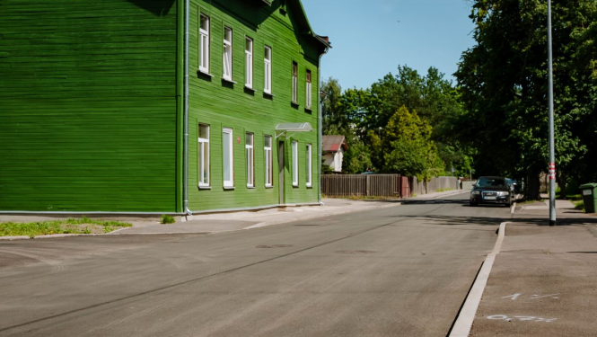 Asfaltēta iela Rīgā