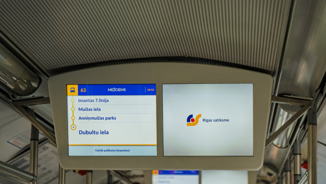 Displeji sabiedriskajā transportā
