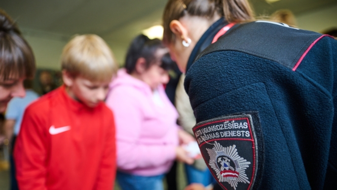 Evakuācijas mācībās VUGD darbinieki