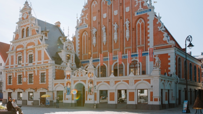 Melngalvju nams