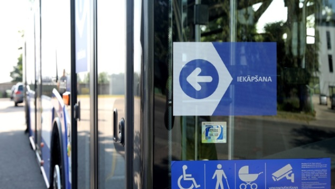 Iekāpšana autobusā