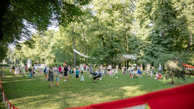 Svētki parkā