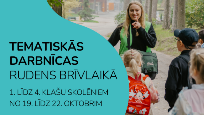 Zooloģiskajā dārzā bērniem tiek vadīta ekskursija