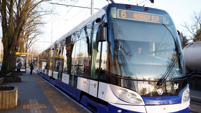 Tramvajs pieturā