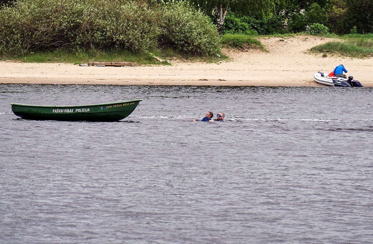 Laiva ūdenī