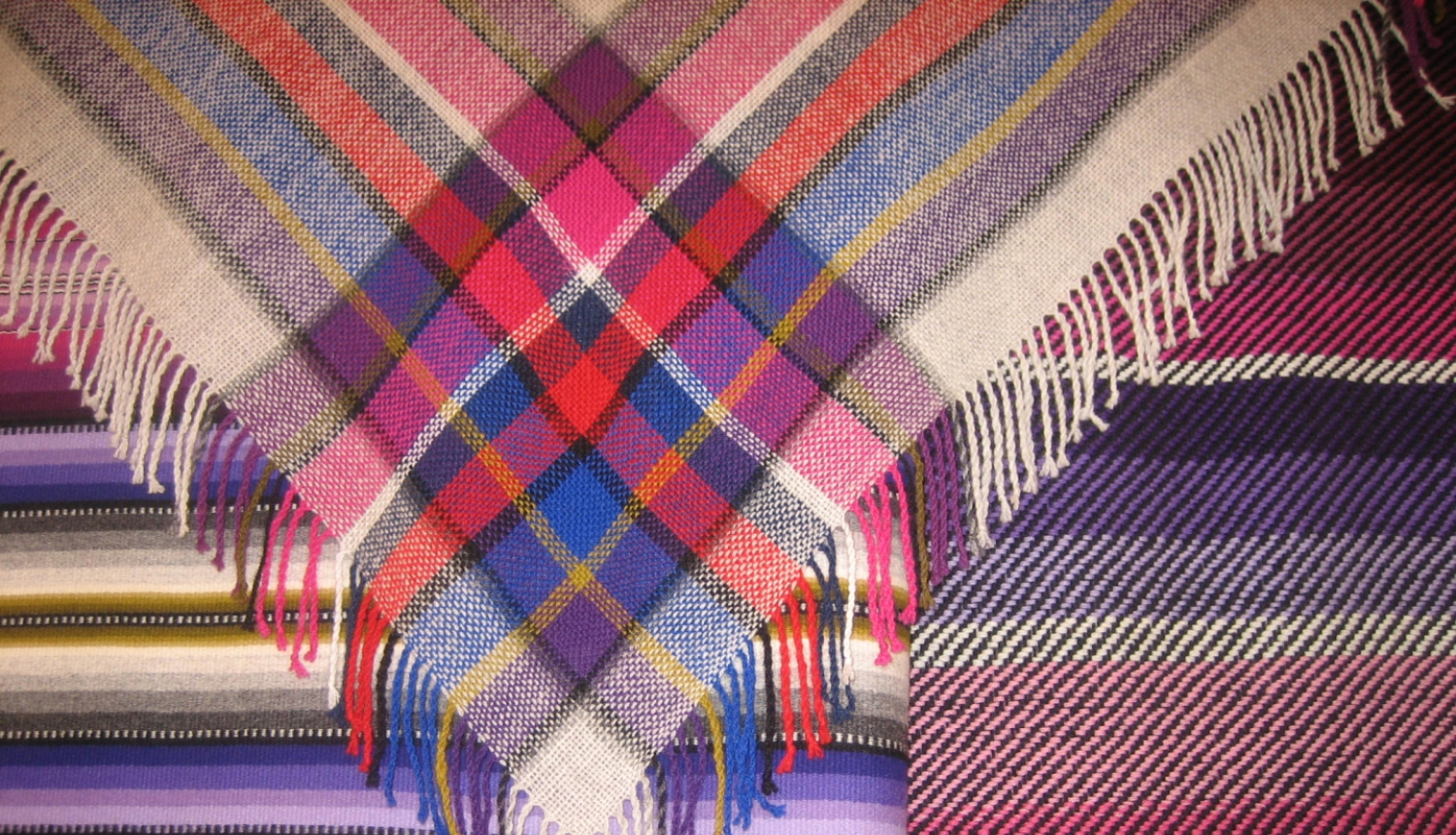 Tautiskie lakati