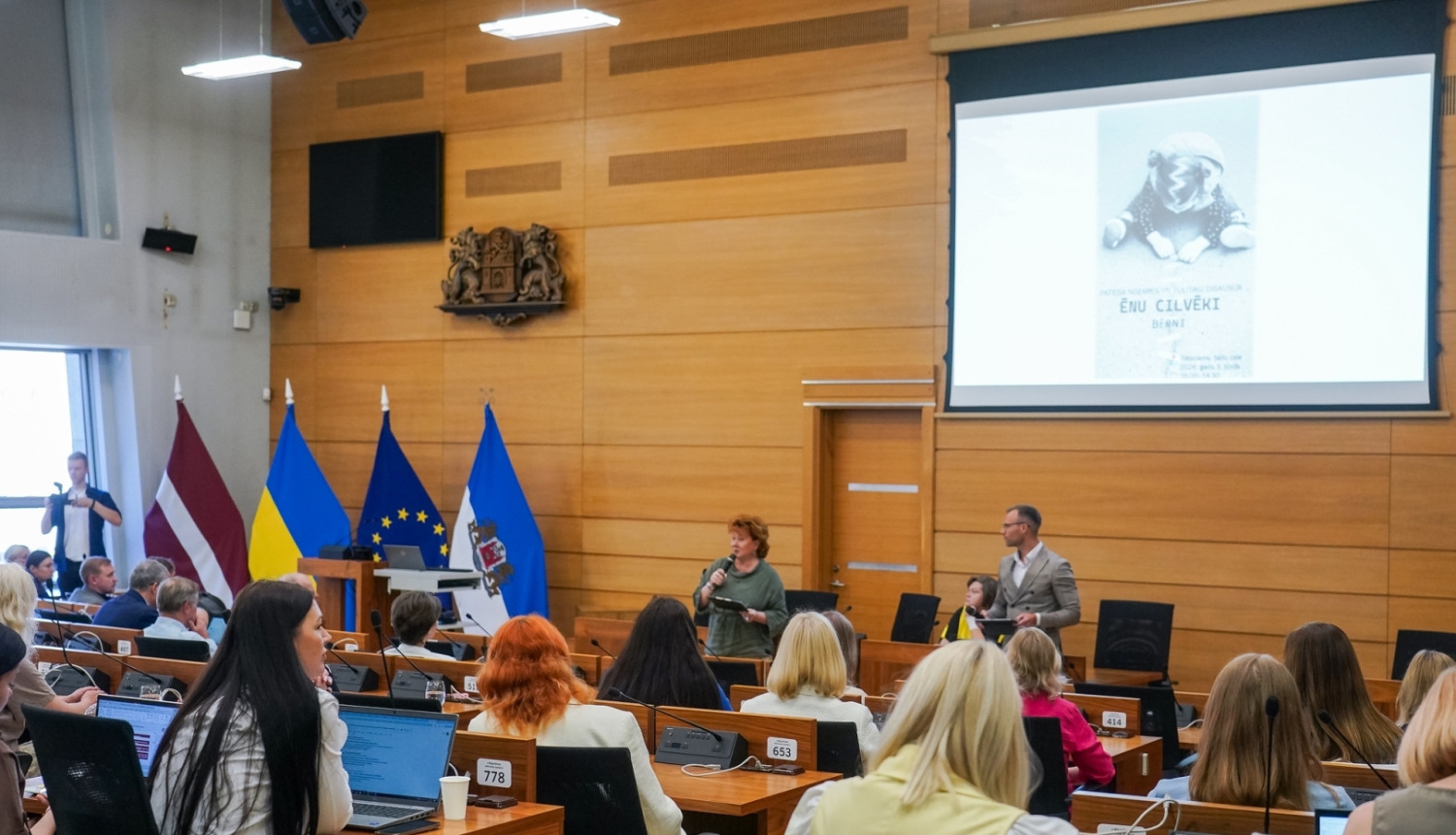 Diskusija “Ēnu cilvēki. Bērni”  domes sēžu zālē  