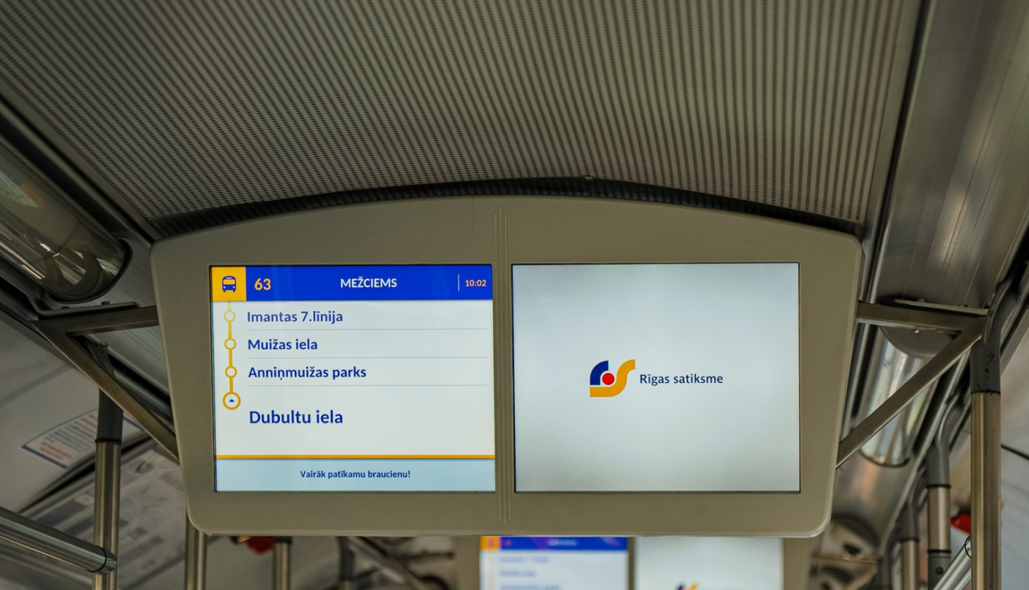 Sabiedriskā transporta ekrāni