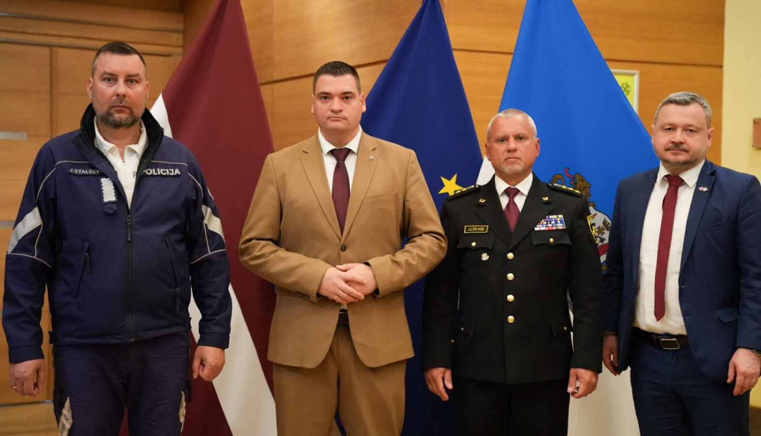 Sanāksmē piedalījās Rīgas vicemērs Edvards Ratnieks, Rīgas domes Drošības, kārtības un korupcijas novēršanas jautājumu komitejas vadītājs Ģirts Lapiņš, Rīgas pašvaldības policijas priekšnieks Juris Lūkass un Valsts policijas Rīgas reģiona pārvaldes priekšnieks Juris Staļģevics