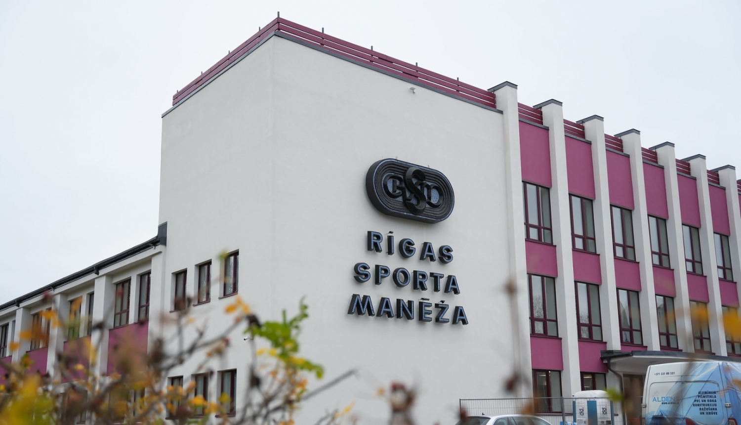 Sporta manēžas ēka