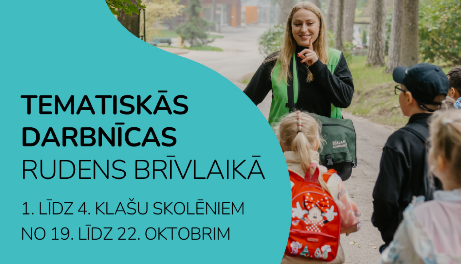 Zooloģiskajā dārzā bērniem tiek vadīta ekskursija