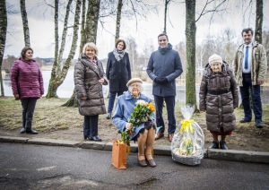 Rīgas domes priekšsēdētājs sveic skolotāju Valiju Rozīti 100 gadu jubilejā