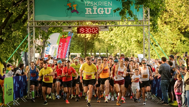 Izskrien Rīgu skrējiena starts