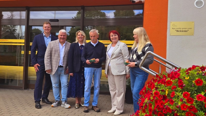 Rīgas sociālās aprūpes centru “Mežciems” apmeklē starptautiskā uzņēmuma TZMO SA darbinieki