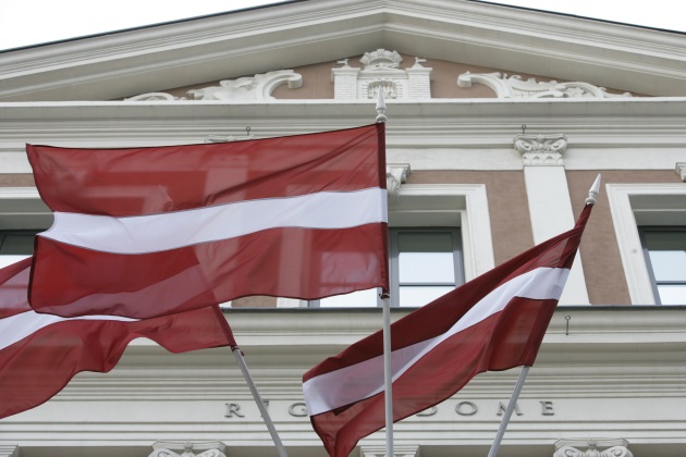 Latvijas valsts karogs pie Rīgas domes ēkas
