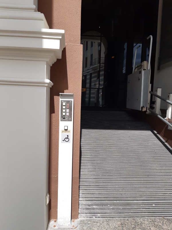 A special button at the entrance of the Town Hall