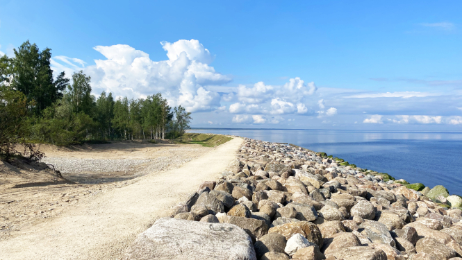 Daugavgrīvas krasta dambis