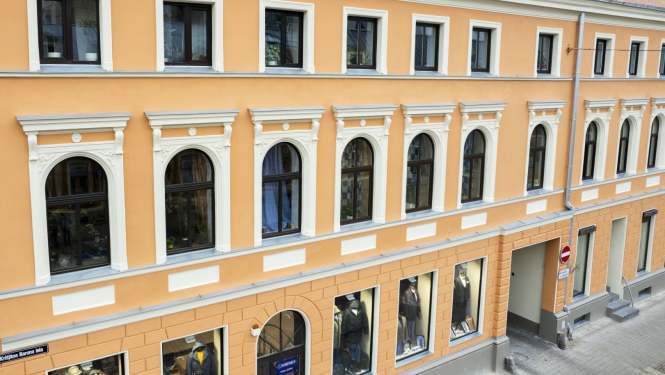 Kr.Barona iela 60 eķa pēc fasādes atjaunošanas