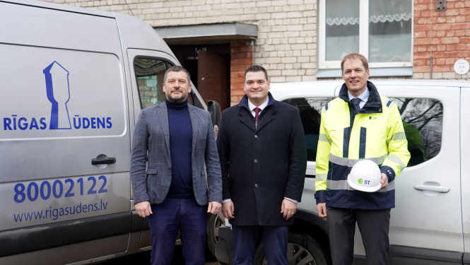 SIA “Rīgas ūdens” valdes loceklis Normunds Zvaunis, Rīgas domes priekšsēdētāja vietnieks Edvards Ratnieks un AS “Sadales tīkls” valdes loceklis, attīstības direktors Vīgants Radziņš 