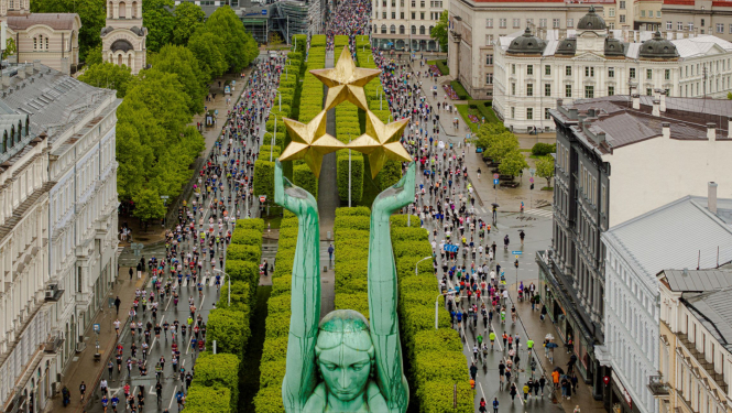 Brīvības pieminekļa zvaigznes un maratona skrejēji