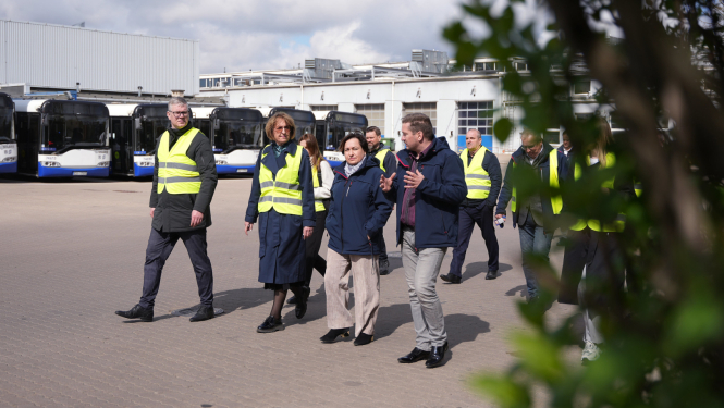 VARAM ministre un Rīgas mērs apmeklē "Rīgas satiksmi"