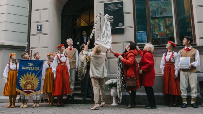 Atklāj piemiņas plāksne “Dzintariņa” dibinātājai Zinaīdai Zeltmatei