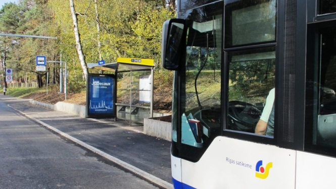 Autobus pieturā