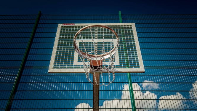 Basketbola grozs