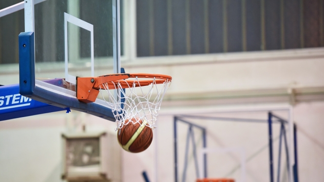 Basketbola grozs