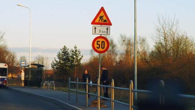 Ceļa zīme Uzmanību remonts