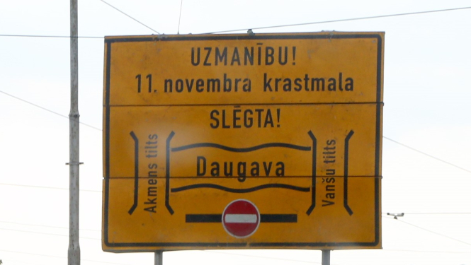 Ceļa zīme krastmala slēgta