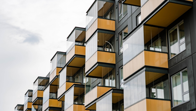 Daudzdzīvokļu māja