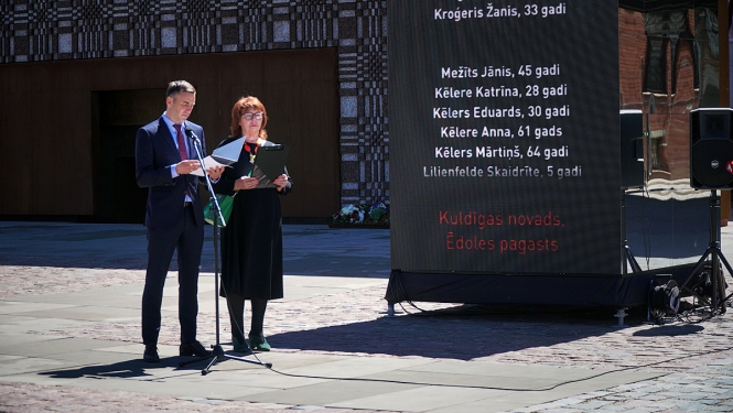Rīgas domes priekšsēdētājs Mārtiņš Staķis un deputāte, filmas “Sibīrijas bērni” režisore Dzintra Geka-Vaska