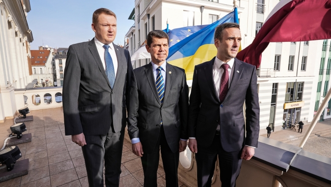 Rīgas domes vadība tiekas ar Ukrainas vēstnieku
