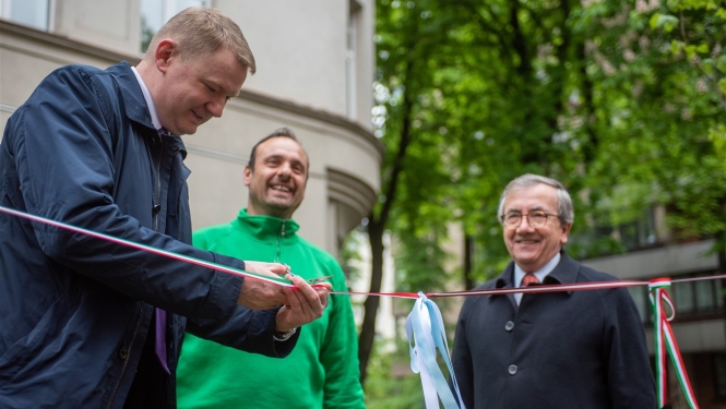 Rīgas domes priekšsēdētāja vietnieks Edvards Smiltēns, Itālijas vēstnieks Latvijā Stefano Taljāni de Markjo un itāļu uzņēmuma “Verde s.r.l” īpašnieks Alessandro Verde. 