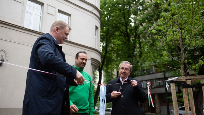 Rīgas domes priekšsēdētāja vietnieks Edvards Smiltēns, Itālijas vēstnieks Latvijā Stefano Taljāni de Markjo un itāļu uzņēmuma “Verde s.r.l” īpašnieks Alessandro Verde
