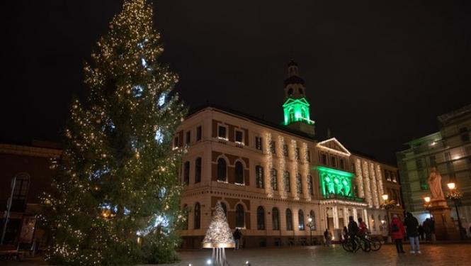 Rātslaukuma Ziemassvētku egle