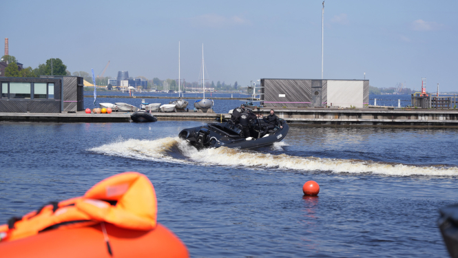 Glābēju motorlaiva