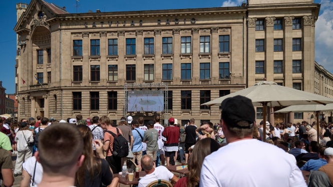 Hokeja skatīšanās Doma laukumā
