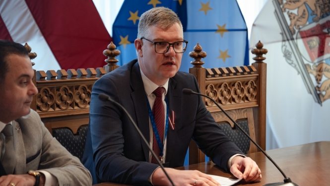 Veselības ministrs Hosams Abu Meri un Rīgas domes priekšsēdētājs Vilnis Ķirsis