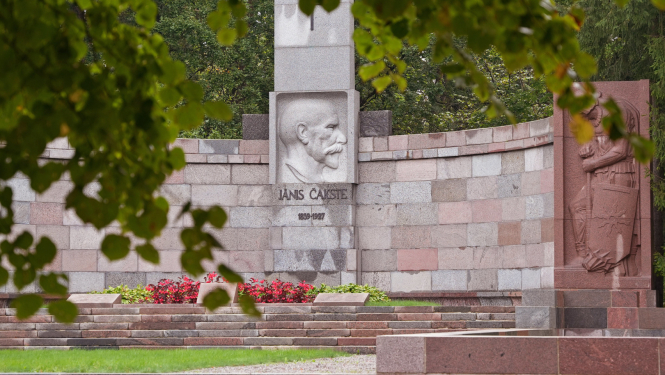 Latvijas pirmā prezidenta Jāņa Čakstes pieminekļa ansamblis