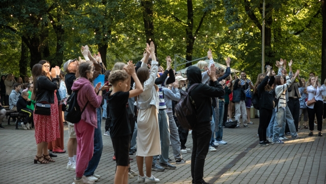 Jaunieši klausās koncertiu