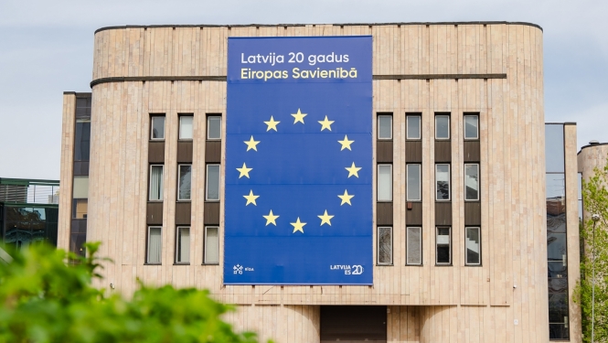 Latvija 20.gadus Eiropas savienībā pilsētvides plakāts