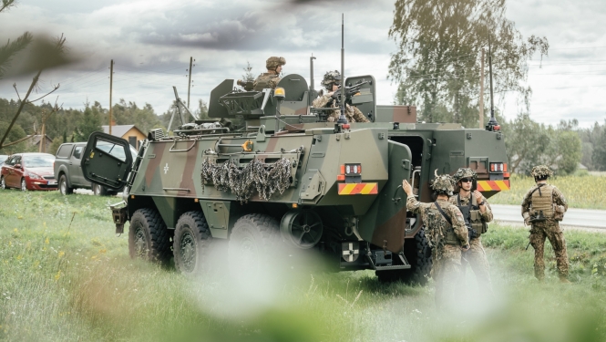 Militarā tehnika un karavīri