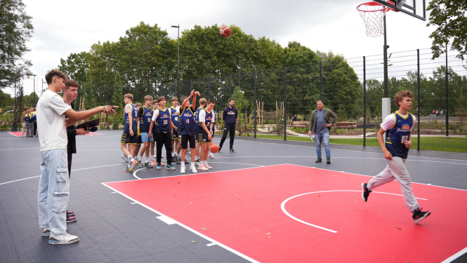 Basketbola laukums Uzvaras parkā