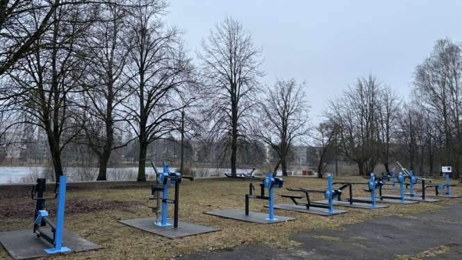 Omnigym āra trenažieri Velnezera krastā