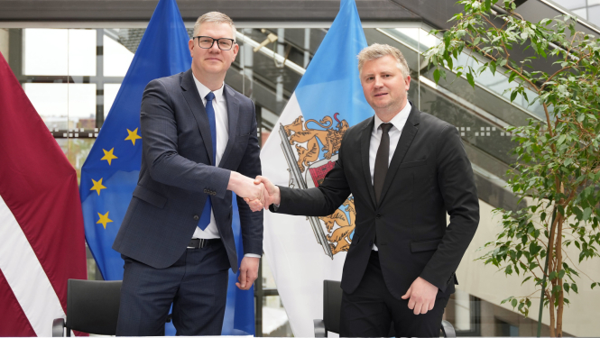Rīgas domes priekšsēdētājs Vilnis Ķirsis un Latvijas Kultūras akadēmijas rektors Dāvis Sīmanis
