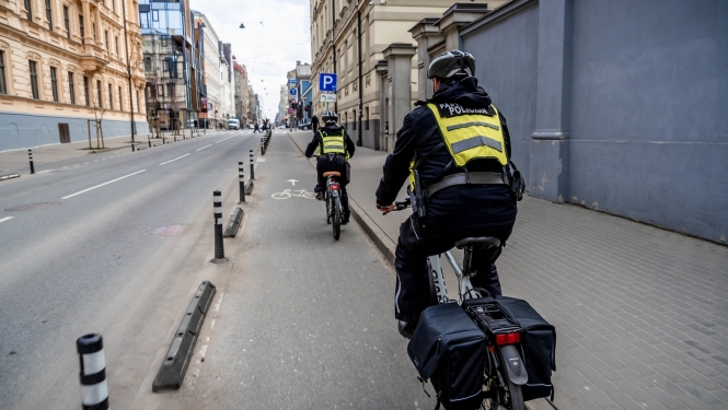 Pašvald\ibas policisti brauc ar velosipēdiem