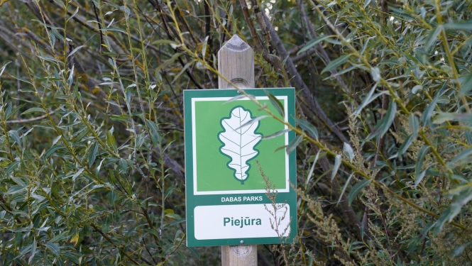 Uzraksts "Piejura" dabas parks