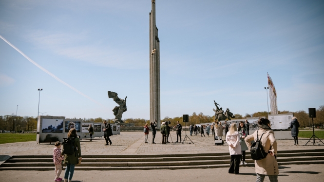 Piemineklis Uzvaras laukumā